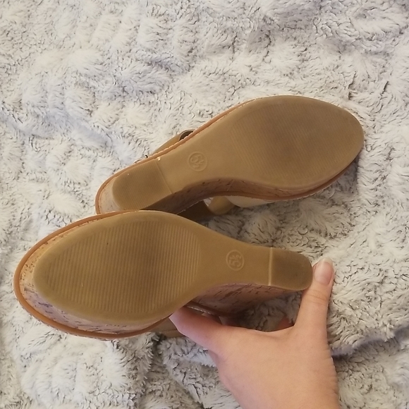 Mossimo Winter White & Camel Wedges - Picture 5 of 7